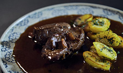 Staročeská omáčka hečepeč zvýrazní chuť zvěřiny i sekané. Ochutnejte ji s námi