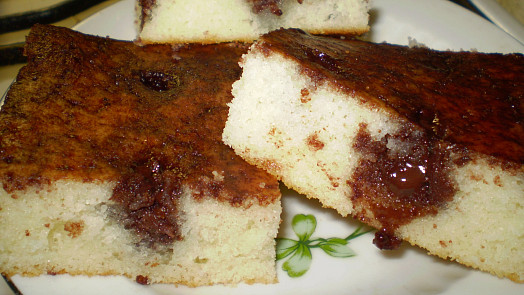 Děrovaná buchta: Ideální moučník na víkend s výtečnou chutí a rychlou přípravou