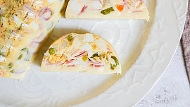 Co se zbytkem vařených vajec? Připravte si vajíčkovou tlačenku podle videoreceptu