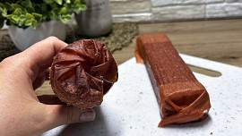 Dá se salám oloupat rychleji? Videonávod ukáže, zda trik získá označení top, nebo stop