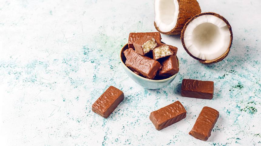 Domácí Bounty tyčinky: Vyzkoušejte mlsání ve vražedné kombinaci kokosu a čokolády