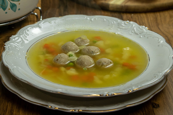 Polévce s kvasnicovými knedlíčky