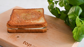 Rychlý toust k snídani: Začněte ráno dokřupava opečeným toustem hotovým za pár minut