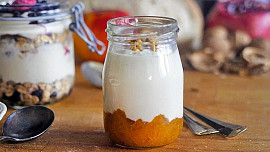 Domácí pekárna: Připravte si s námi bílý jogurt, který lze následně různě ochutit