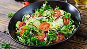 Salát neznamená nutně jen diety a odříkání. Máme pro vás spousty lahodných receptů