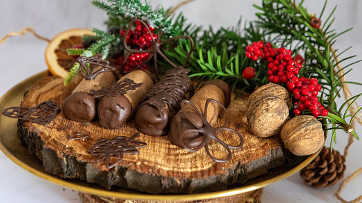 Jak udělat čokoládové ozdoby? Vaše dezerty i dorty promění v dokonalá mistrovská díla