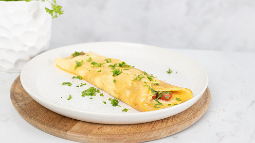 Dokonalá omeleta se sýrem: Připravte nadýchanou a vláčnou omeletu, která krásně zasytí