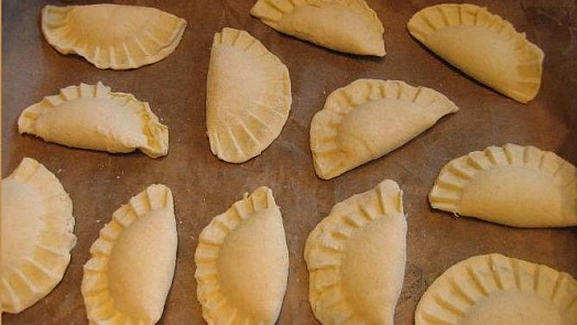 Jak naplnit taštičky? Ukážeme vám několik způsobů tvarování podle videonávodu