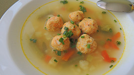 Jak připravit chutnou zavářku do polévky? Vyzkoušejte jemné mrkvové knedlíčky