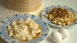 Drcenky neboli fuflíčky: Jedno těsto, dvě jídla. Dáte si sladkou nebo slanou verzi?