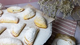 Rychlé a křehoučké taštičky: Těsto ze tří surovin naplňte svou nejmilejší náplní