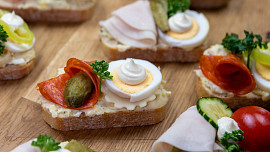 4 chyby při zdobení chlebíčků: Jaké jsou nejčastější prohřešky kazící chuťový zážitek