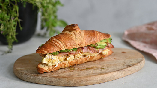 Plněný croissant, který vás ráno nabije energií. Dopřejte si snídani plnou bílkovin