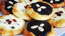 Jak vytvarovat pěkné koláče? Díky jednoduché vychytávce budou koláče jeden jako druhý