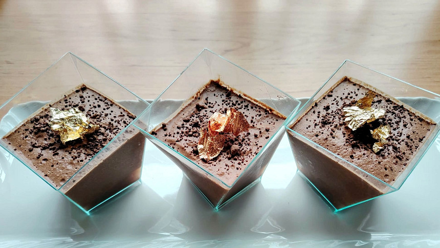 Čokoládová pěna je lehký nadýchaný dezert pro milovníky čokolády, plný bublinek