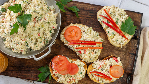 Jak připravit salámovou pomazánku? Rychlá svačinka, která zachutná celé rodině