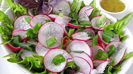 Březen přináší do kuchyně ranou zeleninu a bylinky. Je čas na odlehčení jídelníčku