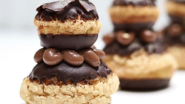 Jeptišky jsou tradiční francouzský zákusek. Krakelínky mají navíc křupavý kabátek