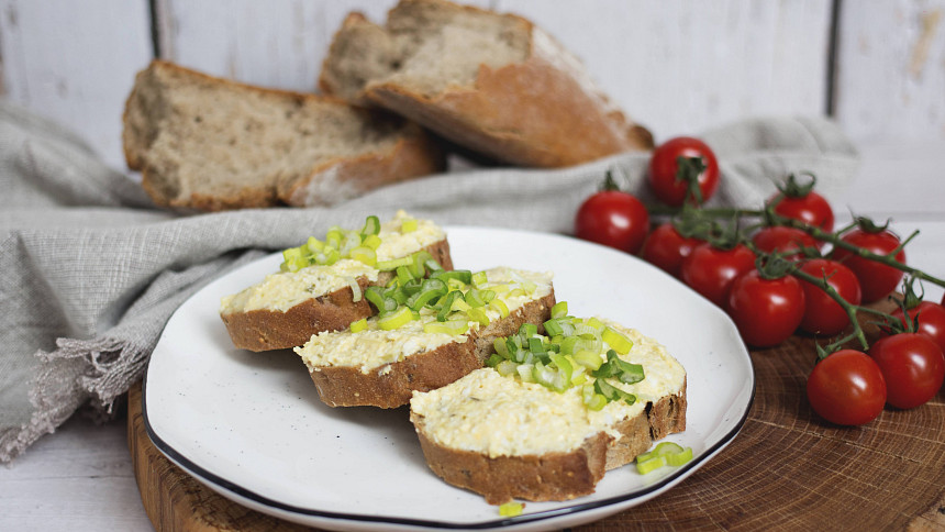 5 receptů na pomazánky pro přátele: Vyberte takové, že návštěva nebude chtít odejít