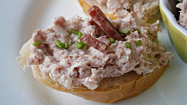 Lovecká pomazánka: Připravte si s námi chutnou rychlovku k čerstvému pečivu