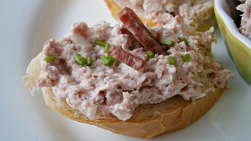 Lovecká pomazánka: Připravte si s námi chutnou rychlovku k čerstvému pečivu