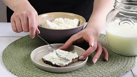 15 chutných receptů s tvarohem: Dokonalé využití najde ve sladké i slané podobě