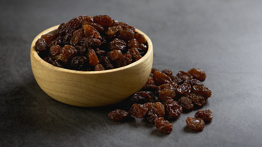 Jak dlouho namáčet rozinky v rumu? Čas rozhoduje o tom, jak moc budou aromatické