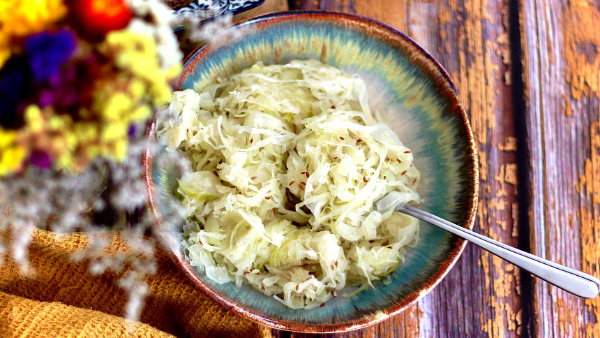 Kysané zelí, zbylé od oběda, můžeme ještě nějakým způsobem zpracovat. Víte, jak?