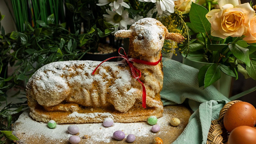 Chyby při přípravě a pečení třeného těsta: Zvládněte bábovku i beránka levou zadní