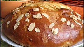 Čím a kdy přesně potřít kynutý mazanec před pečením? I na detailech záleží