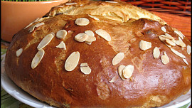 Čím a kdy přesně potřít kynutý mazanec před pečením? I na detailech záleží