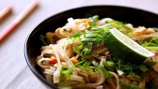 Kuřecí pad thai: Připravte si s námi oblíbený thajský oběd plný rozmanitých chutí