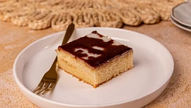 Moučník na neděli: Buchtu z nebes s kokosovým krémem a čokoládovou polevou si zamilujete