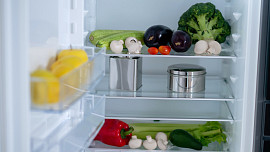 Chyby při skladování jídel a potravin v lednici: Pozor na obaly či přeplnění