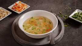 Jak dlouho vydrží vývar v lednici? Záleží na jeho obsahu i rychlosti vychlazení