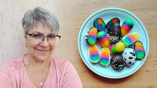 Duhové pralinky ve tvaru velikonočních vajíček vykouzlí úsměv na tvářích koledníků