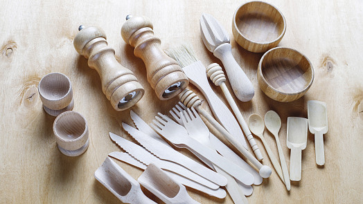 Bambus je jedinečný materiál, hodící se k výrobě kuchyňského nádobí a příborů