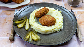 Co dělat, když se karbanátky rozpadají? Pravděpodobně potřebují více pojiva