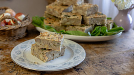 Velikonoce u babičky: Velikonoční hlavička je plná masa, vajec a čerstvých bylinek