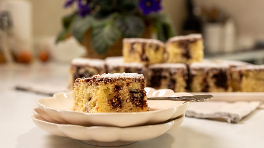 Moučník na neděli: Kefírová šťouchaná buchta je vláčná, jemná a krásně nadýchaná