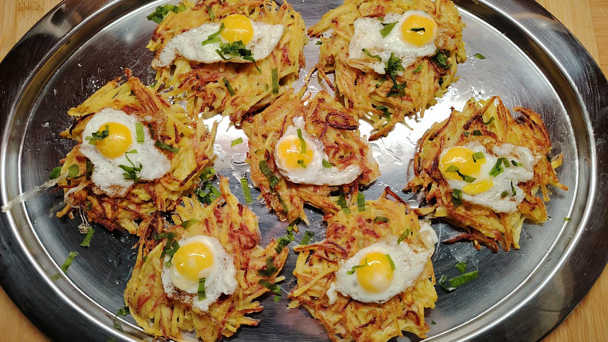 Bramborová hnízda: Křupavé smažené placičky z brambor, plněné různými náplněmi