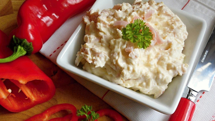 Šunková pomazánka se sýrem: Během chvilky vykouzlíte pomazánku na chlebíčky