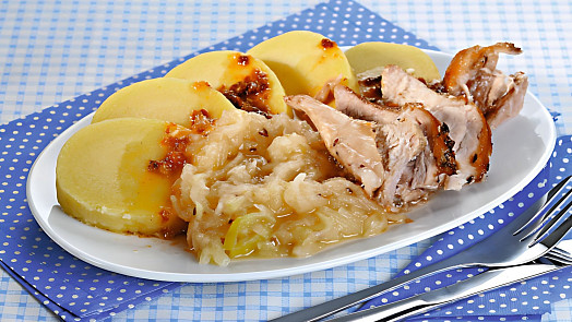 Čím dochutit bílé a červené dušené zelí: Kořením, dochucovadly nebo třeba ovocem