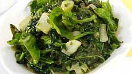 Na Zelený čtvrtek zasejte hrášek, uvařte nějakou zeleninu a upečte jidáše s medem