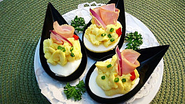 Jak udělat plněná vejce nejen na Velikonoce? Tato pochoutka je do 20 minut na stole