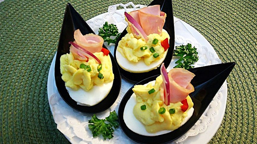 Jak udělat plněná vejce nejen na Velikonoce? Tato pochoutka je do 20 minut na stole