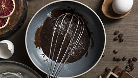 Časté chyby při přípravě čokoládové polevy: Pozor na připálení a další pohromy