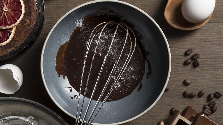 Časté chyby při přípravě čokoládové polevy: Pozor na připálení a další pohromy