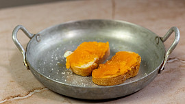 Konfitovaný žloutek: Připravte si neobyčejnou lahůdku na topinky či tatarák