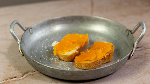 Konfitovaný žloutek: Připravte si neobyčejnou lahůdku na topinky či tatarák